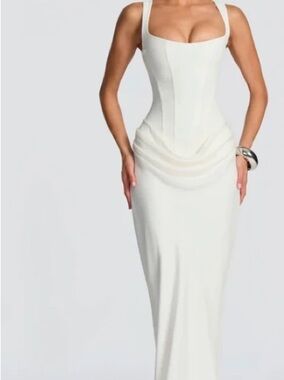 Elegant White Scoop Neck Column Dress